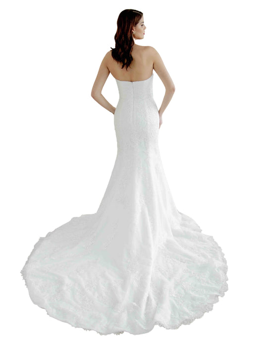 Anya vestido strapless falda sirena elaborado con delicado encaje. El escote corazón romántico y su diseño enmarca la silueta.