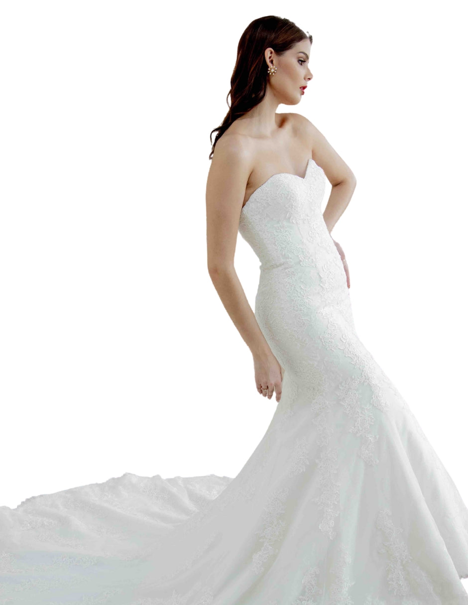 Anya vestido strapless falda sirena elaborado con delicado encaje. El escote corazón romántico y su diseño enmarca la silueta.