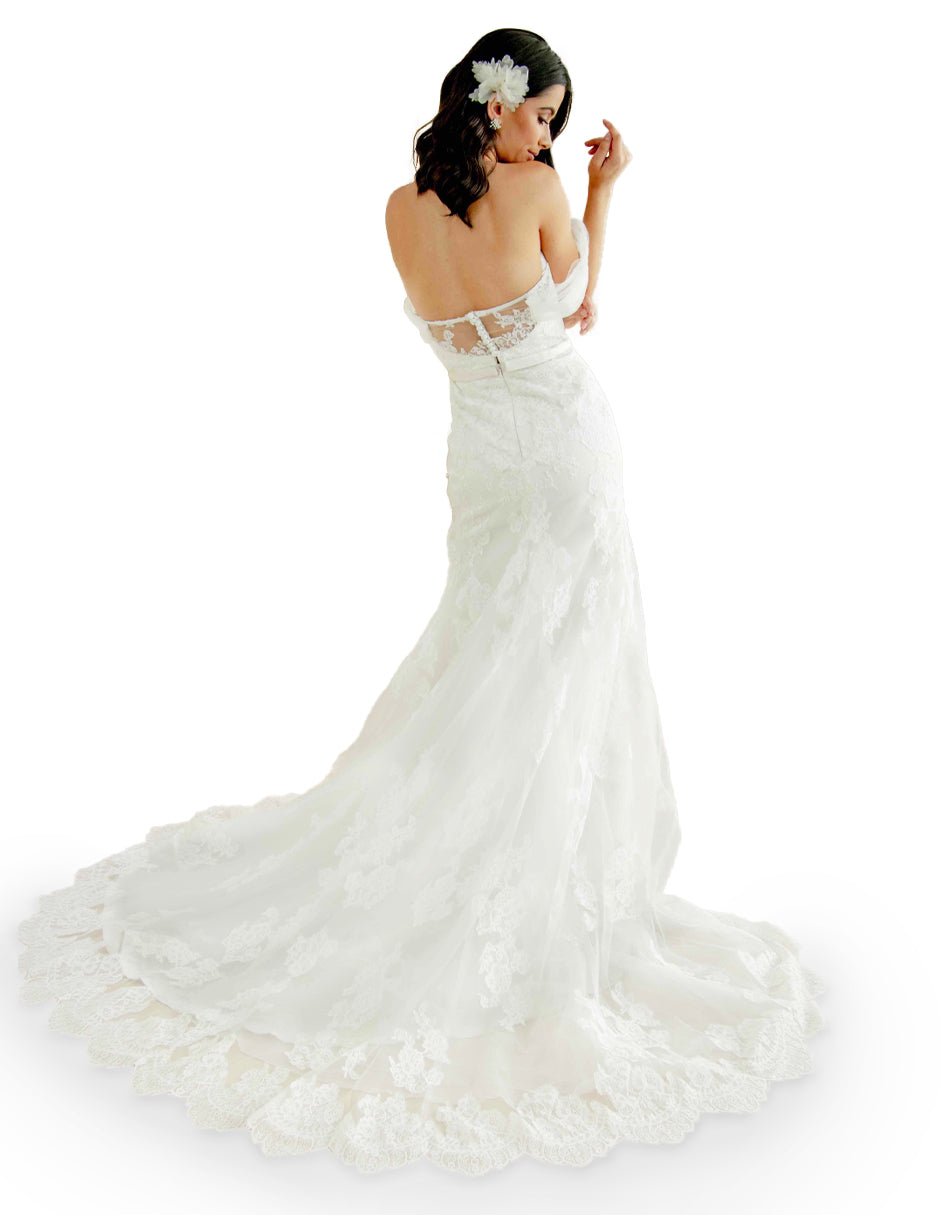 Carol vestido mangas tul falda sirena con top strapless de elegante escote corazón con encaje y aplicaciones. Mangas de tul aromáticas