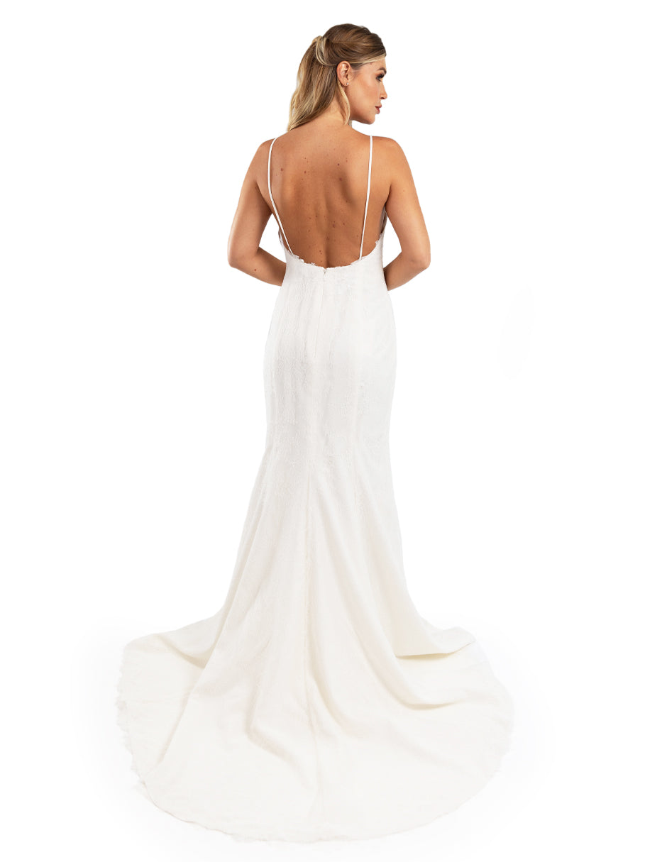 Eliana vestido sirena strapless con sensual escote corazón, espalda descubierta. Ideal para un look sensual y atrevido.