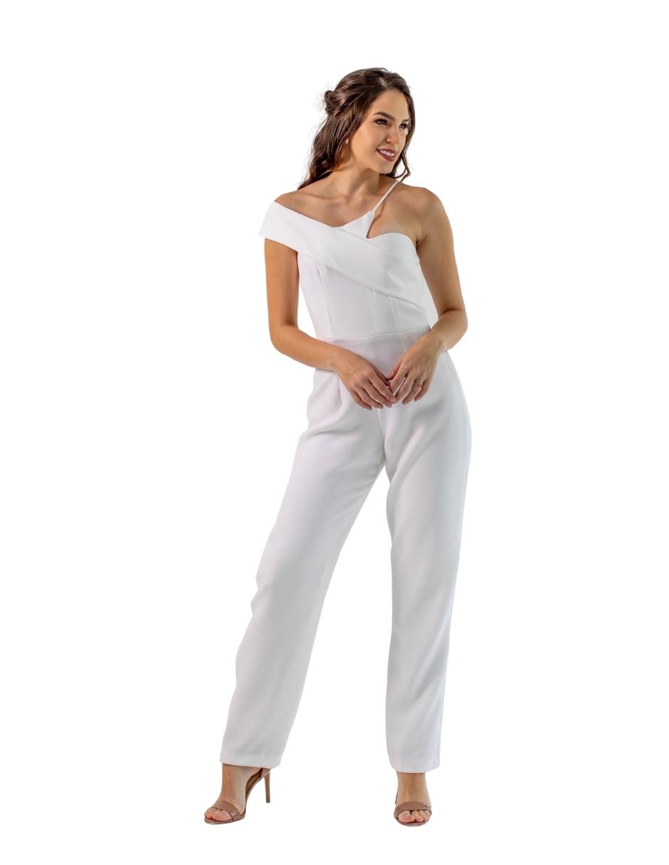 Bimba Jumpsuit asimétrico pantalón recto con top strapless decorado con cinta cruzada al hombro. Ideal para un look de novia vanguardista.