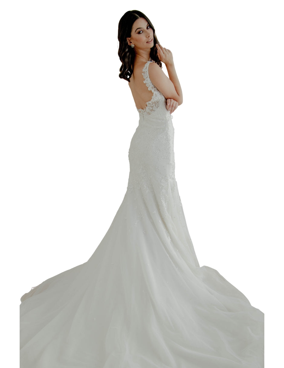 Columba vestido escote profundo. Silueta sirena, escote romántico, de delicado encaje bordado un diseño que enmarca la silueta.